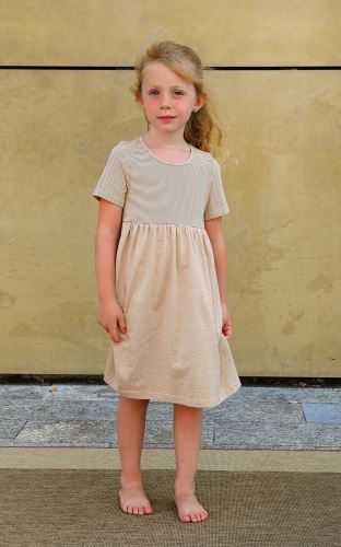 Dívčí bio šaty s krátkým rukávem proužky/Cappuccino