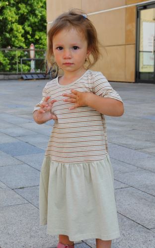 Dívčí bio šaty s krátkým rukávem 4 proužky/Salvia (limitka)